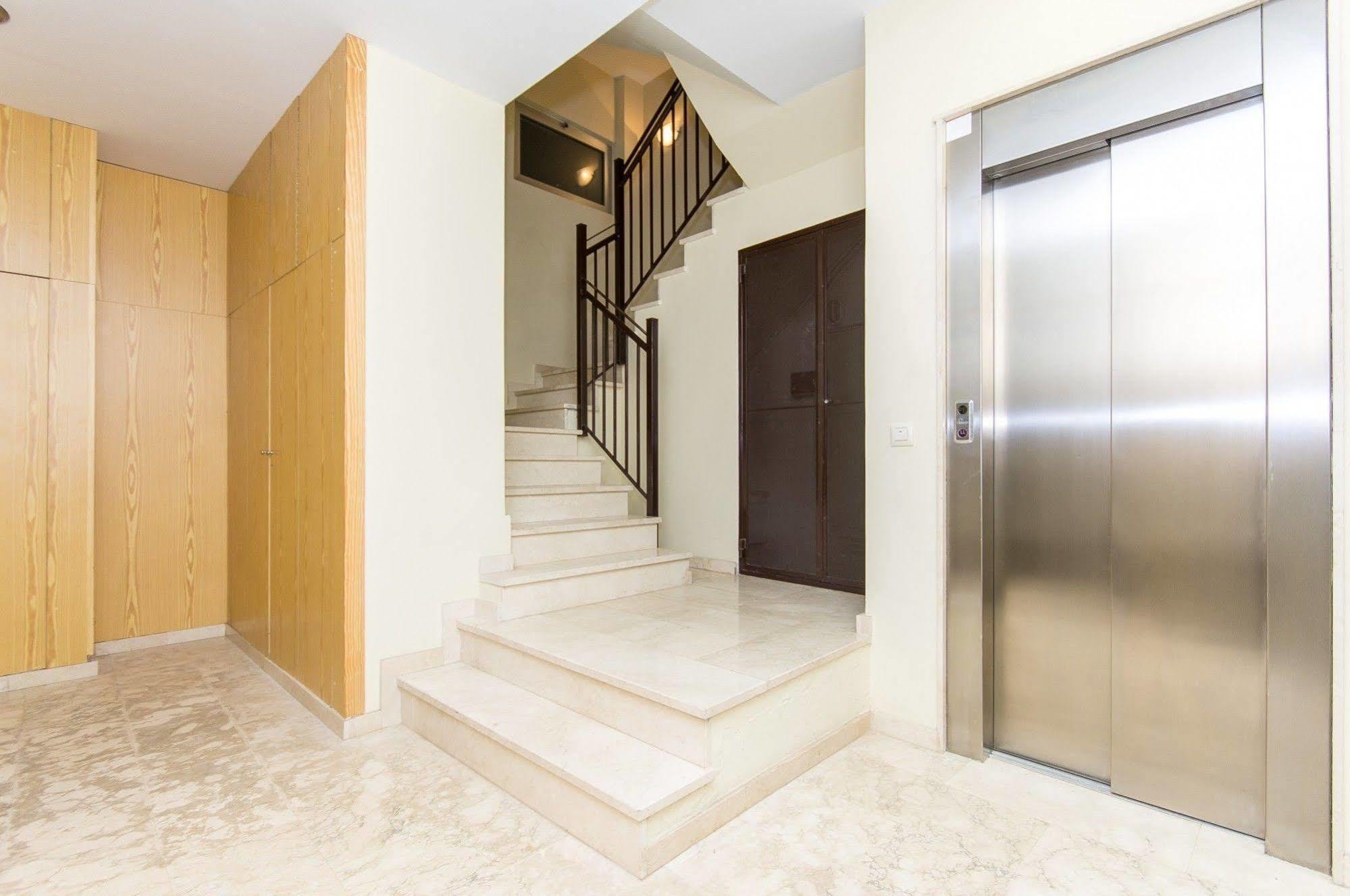 Bet Apartments - Tramontana Apartments Валенсия Экстерьер фото