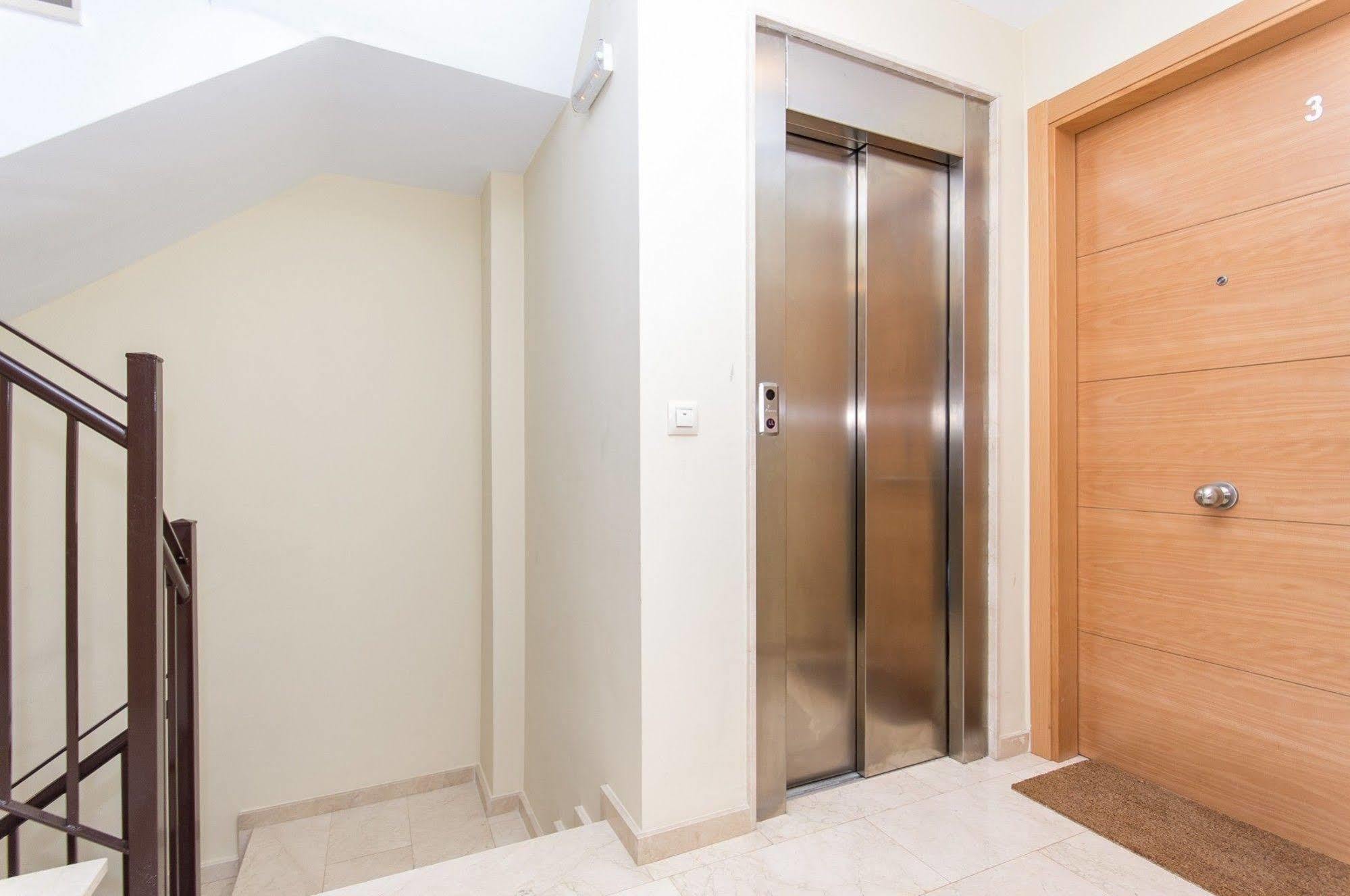 Bet Apartments - Tramontana Apartments Валенсия Экстерьер фото