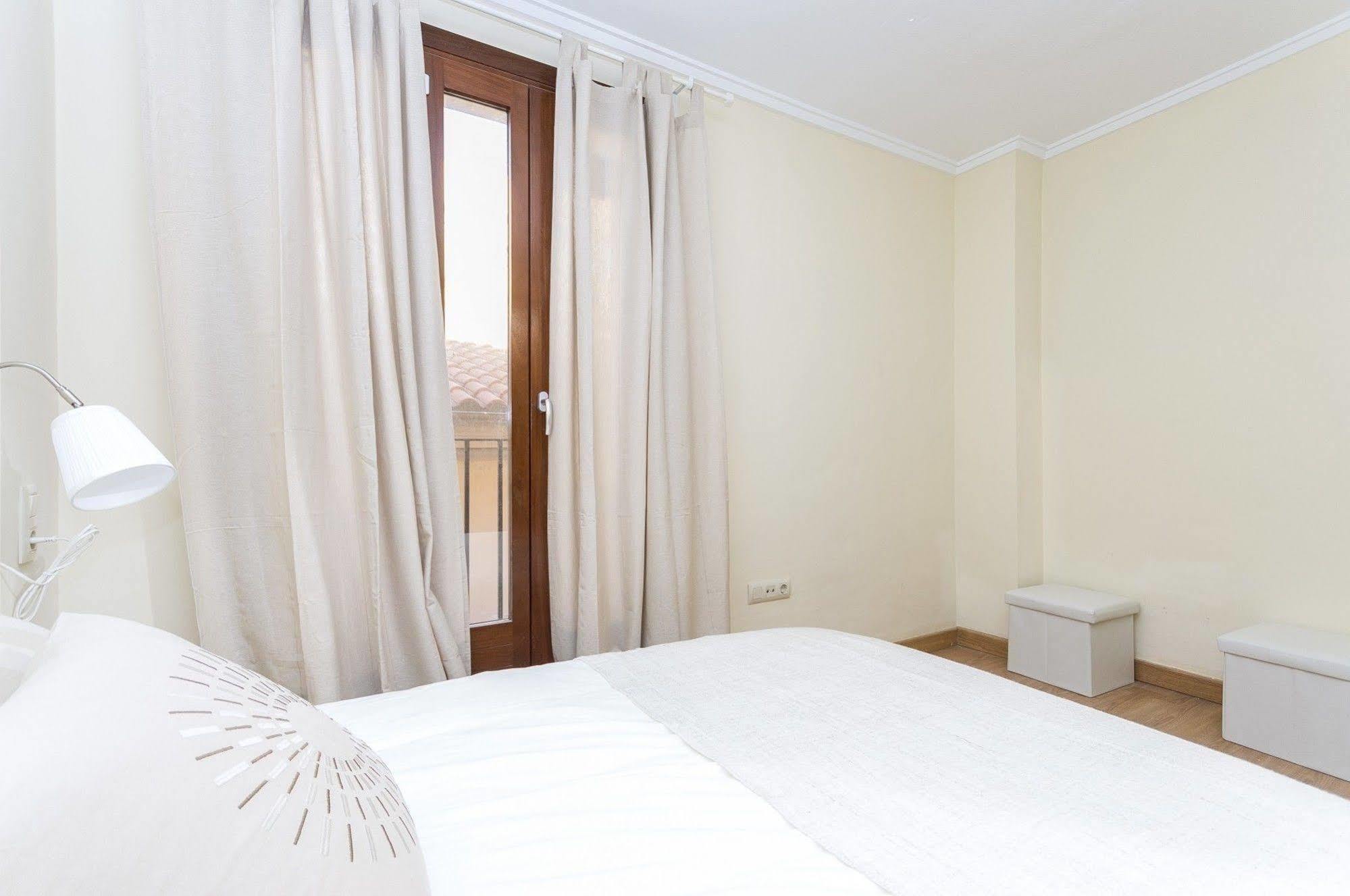 Bet Apartments - Tramontana Apartments Валенсия Экстерьер фото