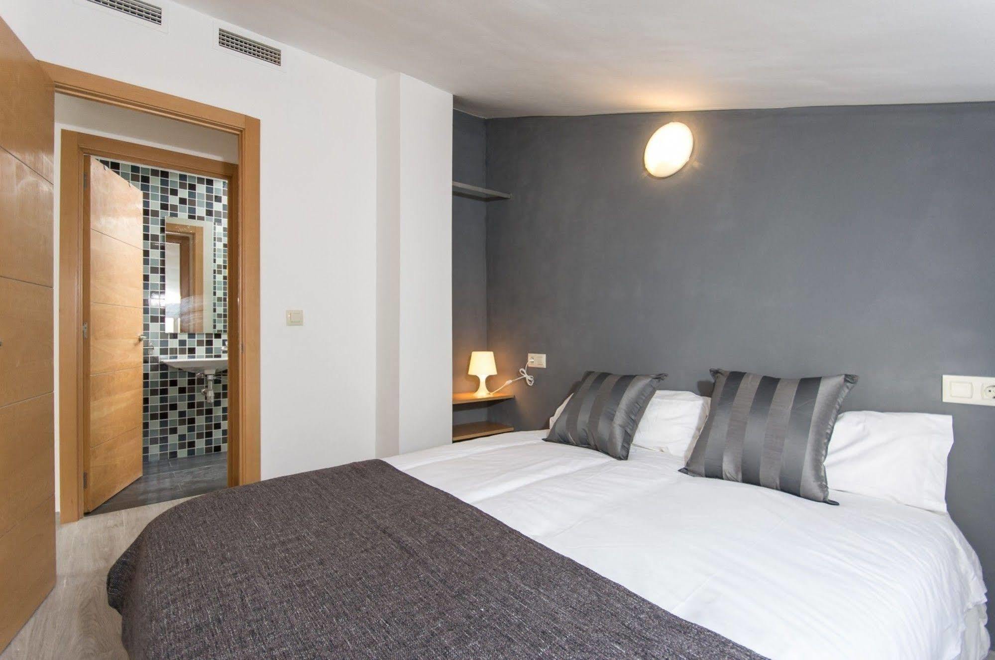Bet Apartments - Tramontana Apartments Валенсия Экстерьер фото