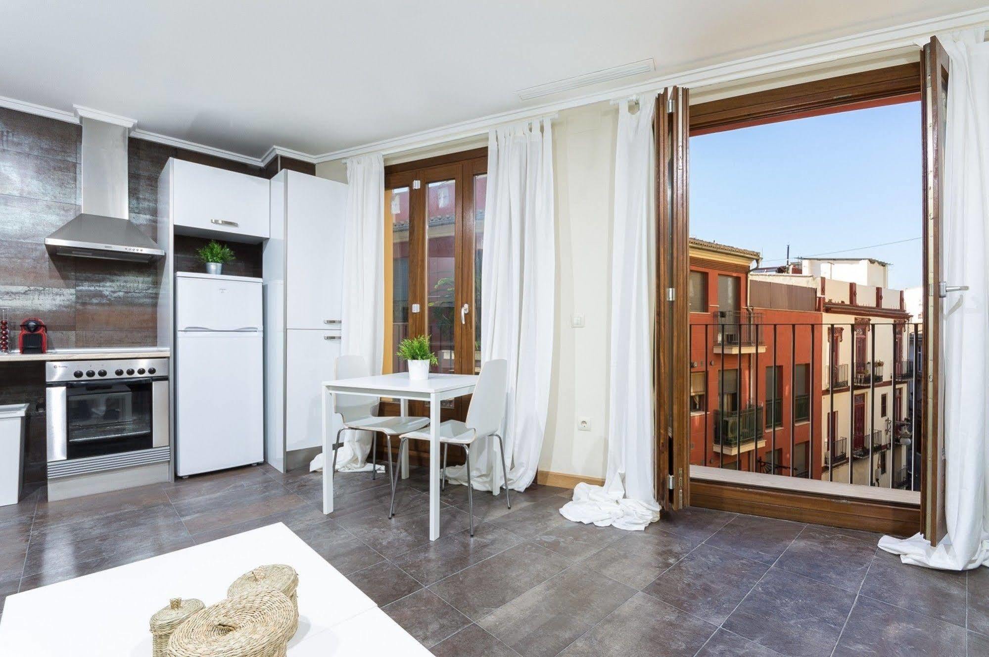 Bet Apartments - Tramontana Apartments Валенсия Экстерьер фото