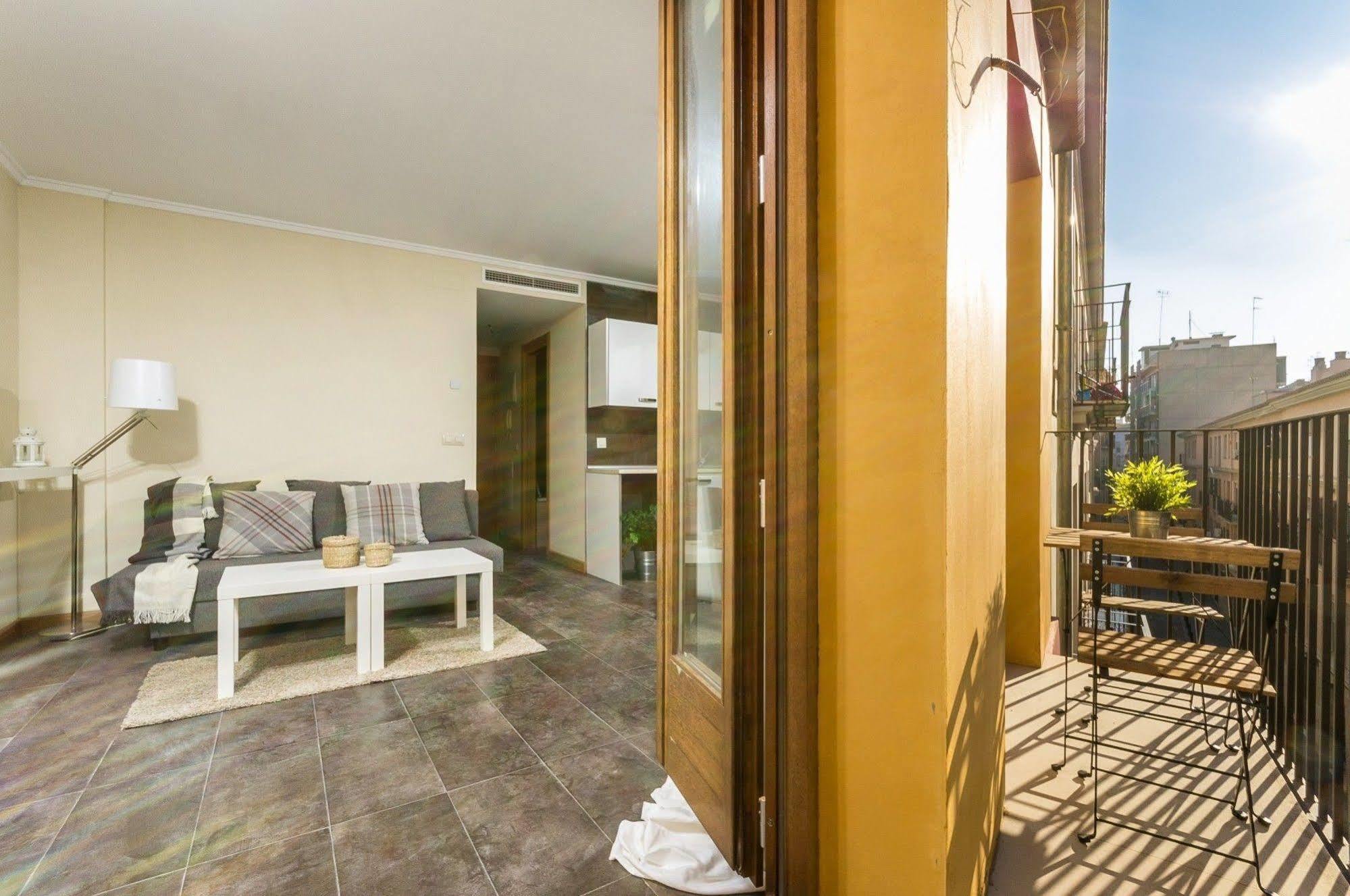 Bet Apartments - Tramontana Apartments Валенсия Экстерьер фото