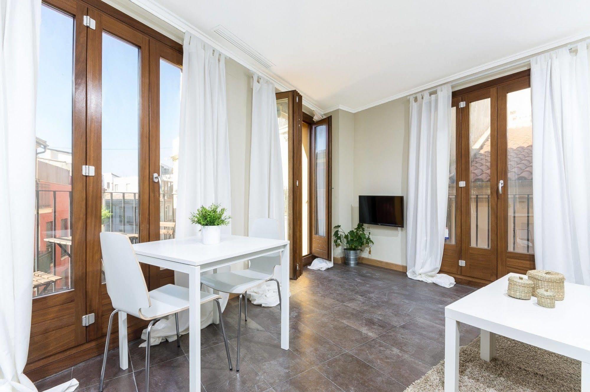 Bet Apartments - Tramontana Apartments Валенсия Экстерьер фото