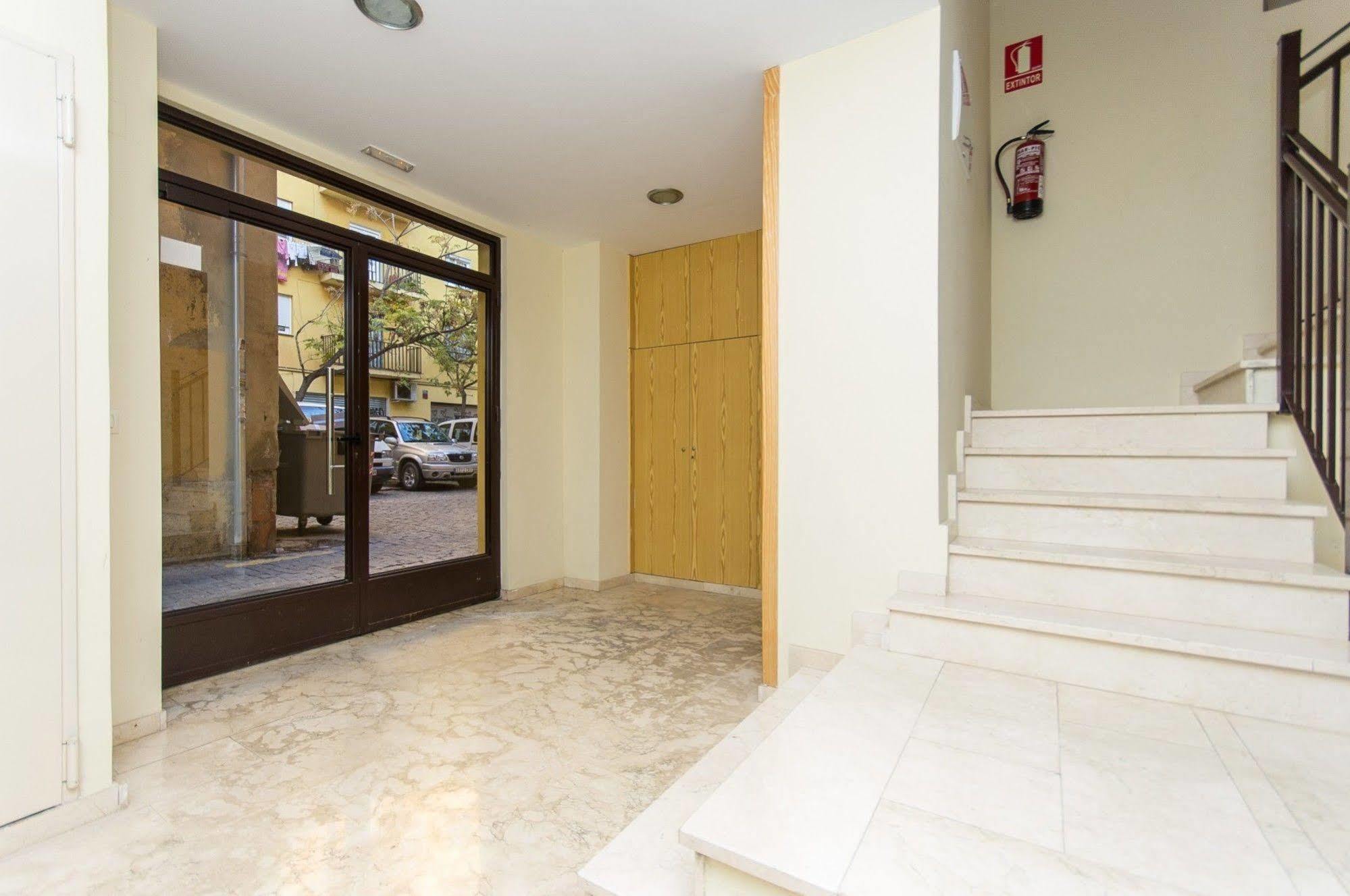 Bet Apartments - Tramontana Apartments Валенсия Экстерьер фото