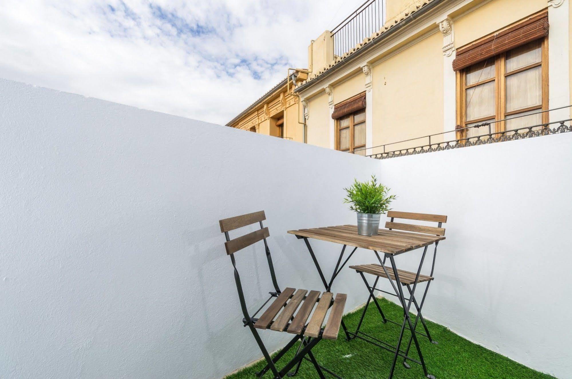 Bet Apartments - Tramontana Apartments Валенсия Экстерьер фото